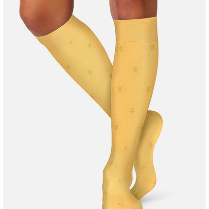 Cherokee Legwear Knee High 8-15 mmHg Compression Sock FASHIONSUPPORT - Daisies